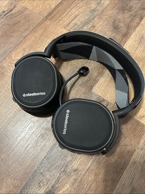 SteelSeries Black Gaming Headset with mic